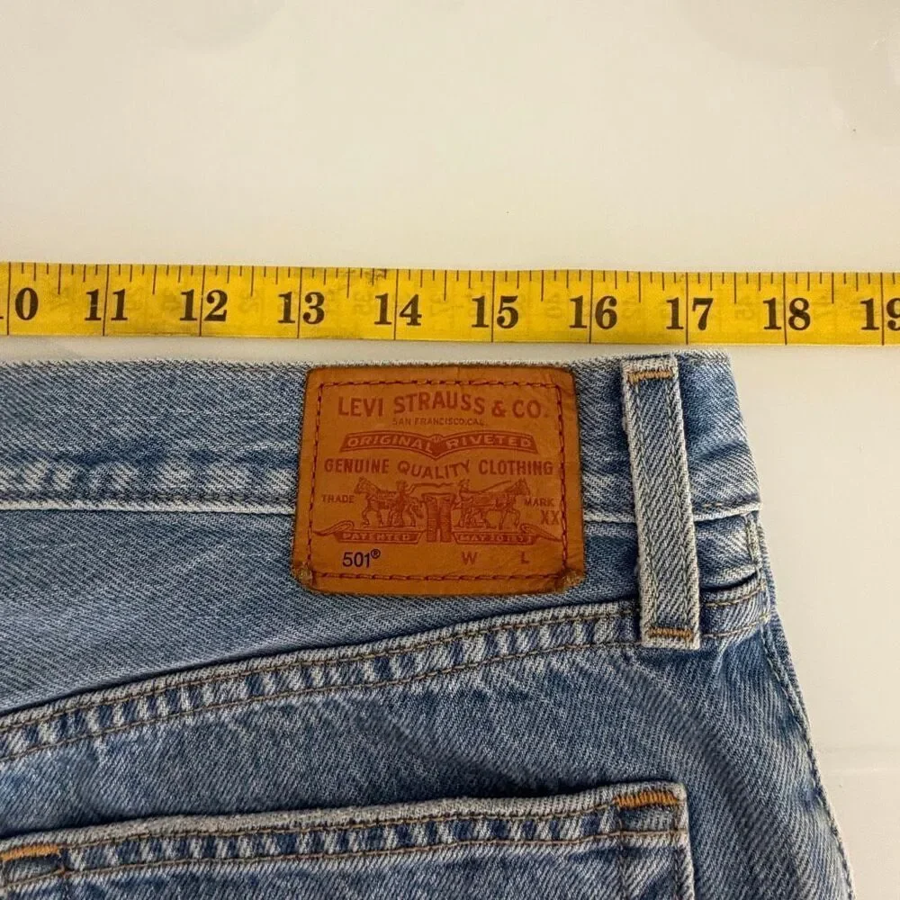 Levi’s blue button
